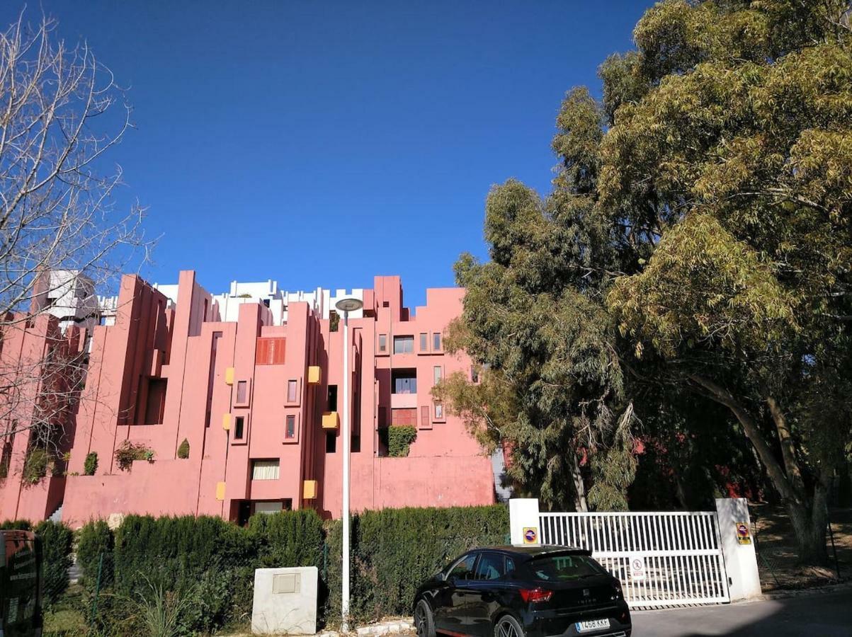 Estudio En La Muralla Roja كاليبي المظهر الخارجي الصورة